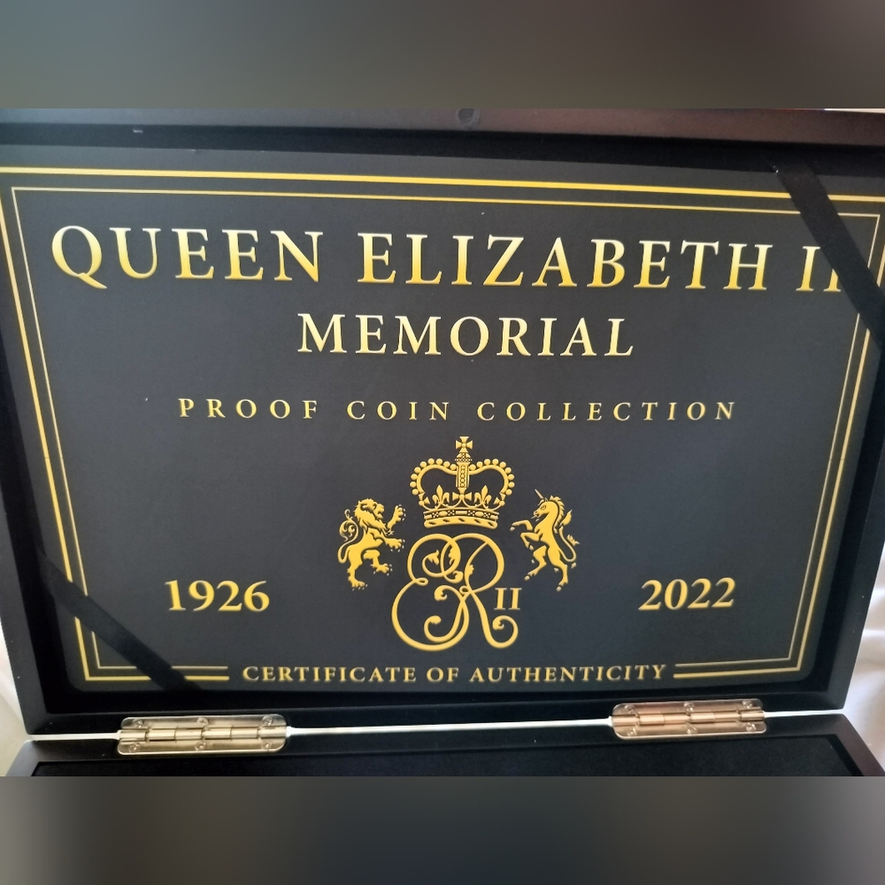 5 Queen Elizabeth II Memorial Proof Coins Bradford Exchange, Case, Certificate